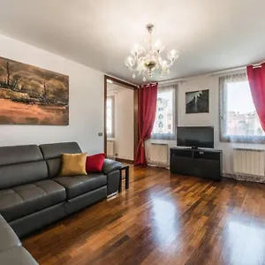 rialto-apartment-with-canal-grande-view.hotelinveneto.com/